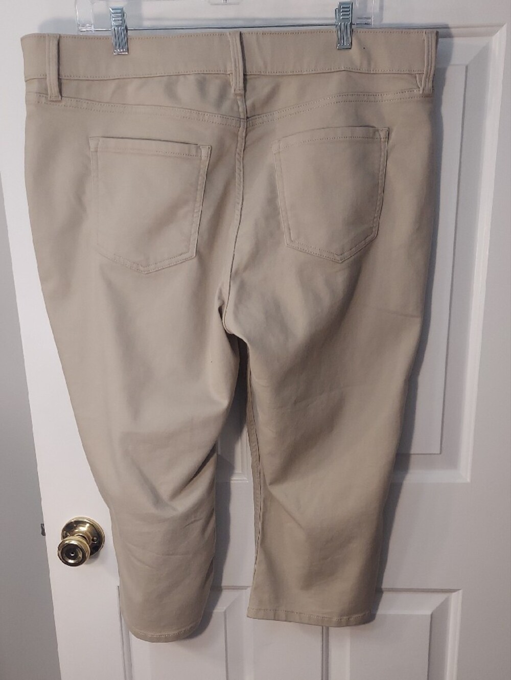 Womans Liz Claiborne Brand Beige Casual Crop Pants Size 18 NWT - Picture 2 of 8